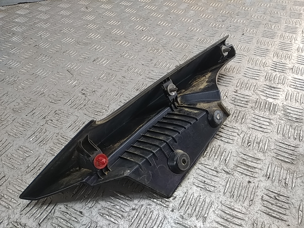 Накладка двери багажника