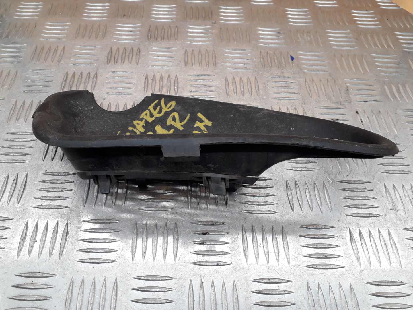 Рамка противотуманной фары левой