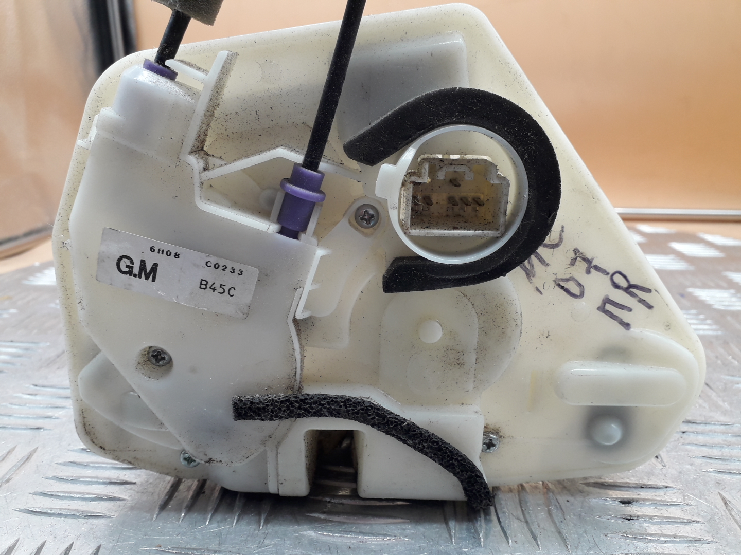 Замок двери передней правой