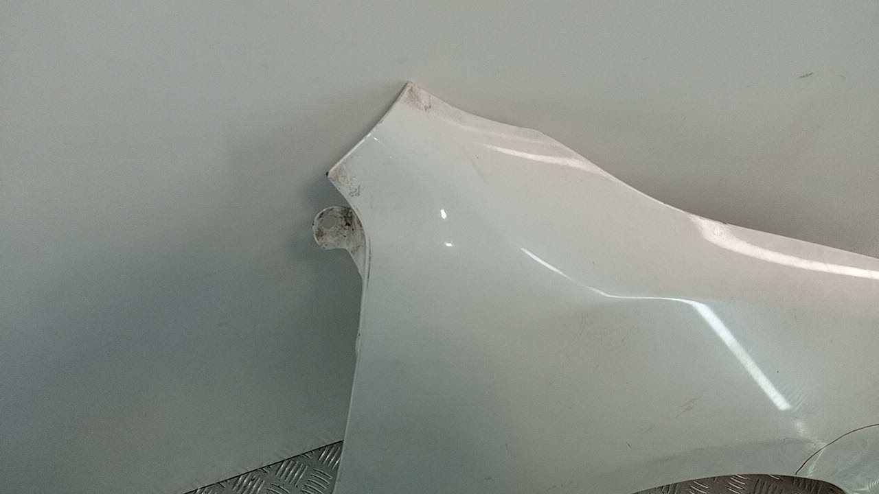 Крыло переднее правое