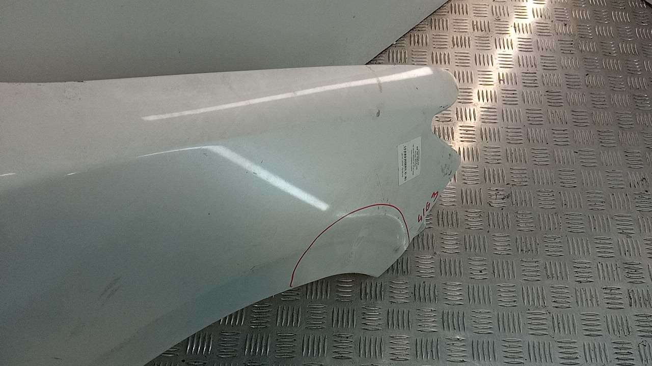 Крыло переднее правое