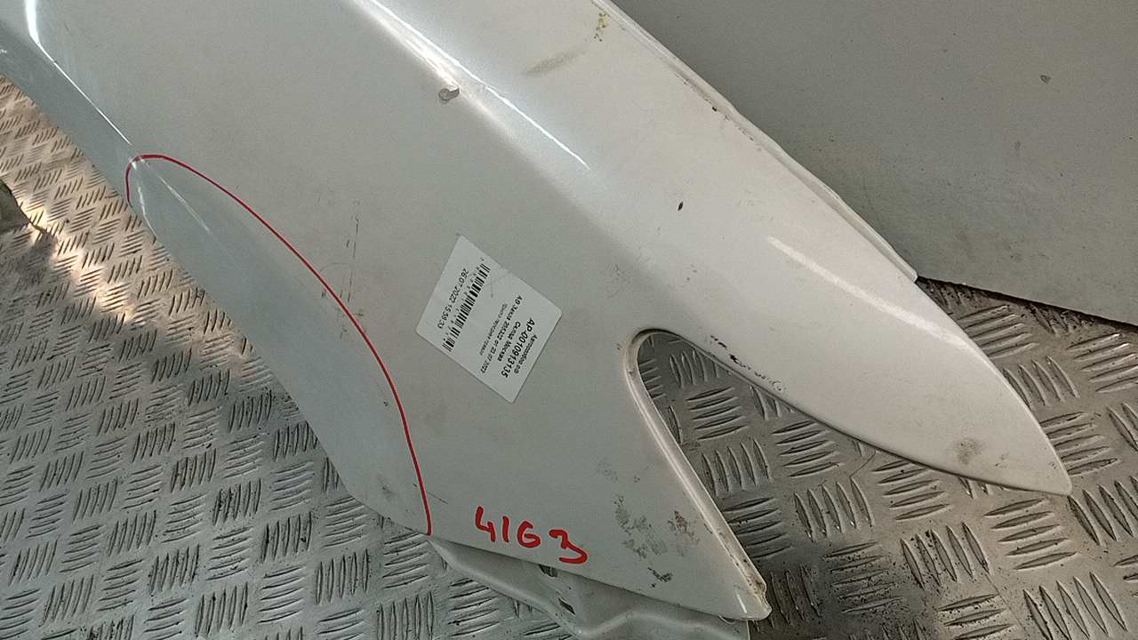 Крыло переднее правое