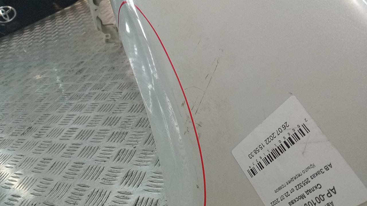 Крыло переднее правое