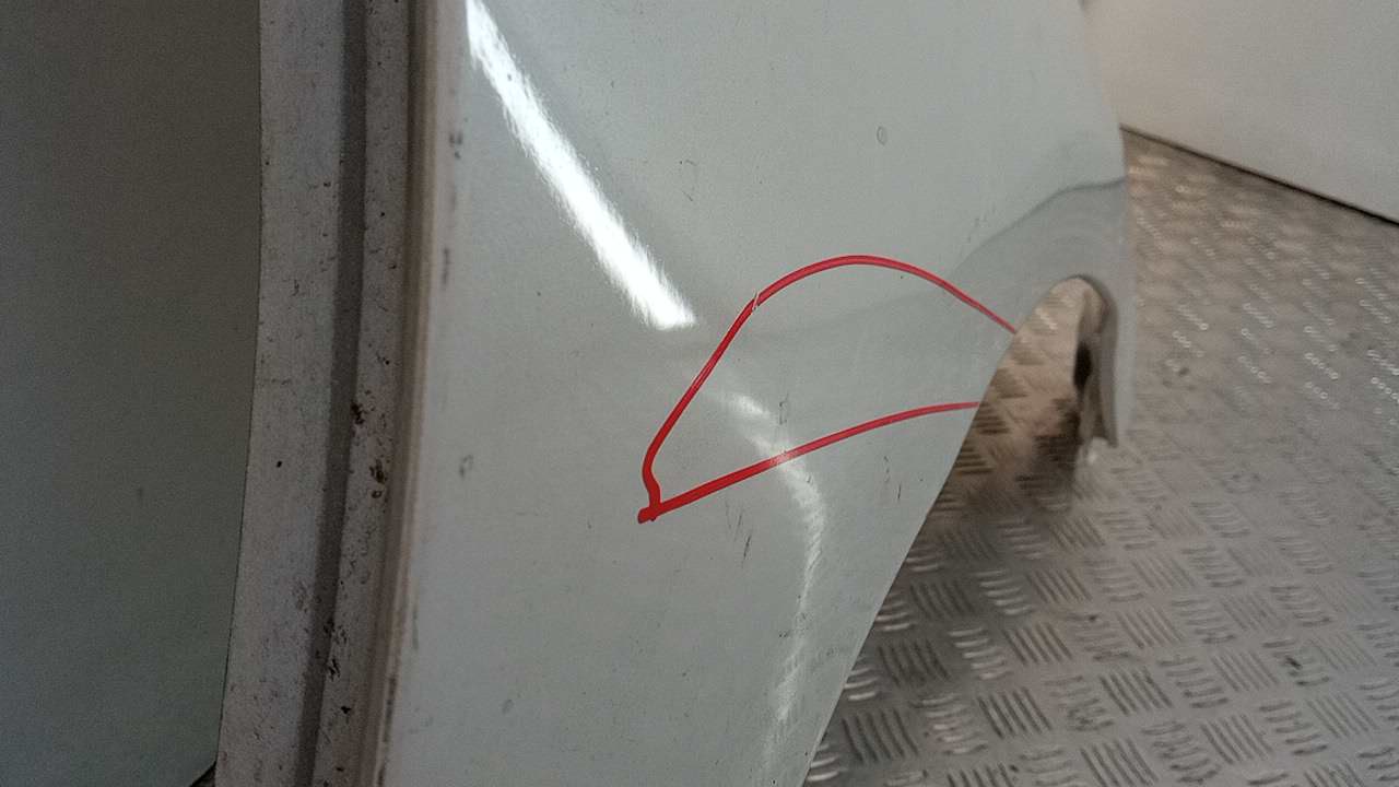 Крыло переднее правое