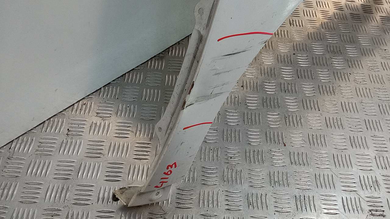 Крыло переднее правое