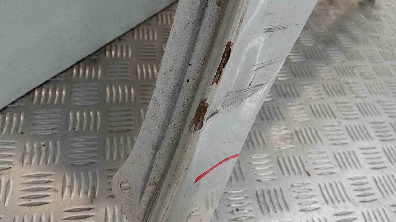 Крыло переднее правое