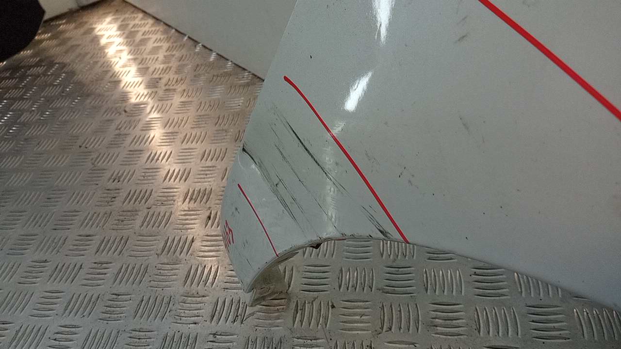 Крыло переднее правое