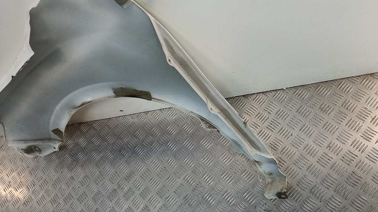 Крыло переднее правое