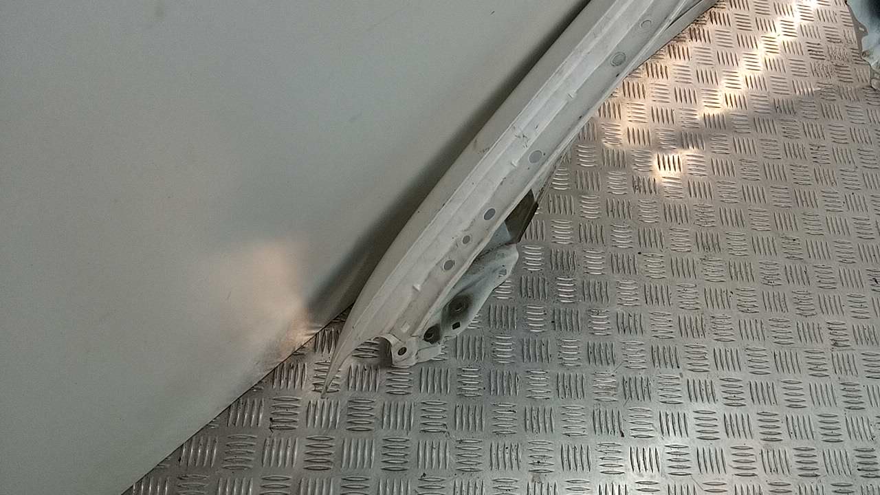 Крыло переднее правое