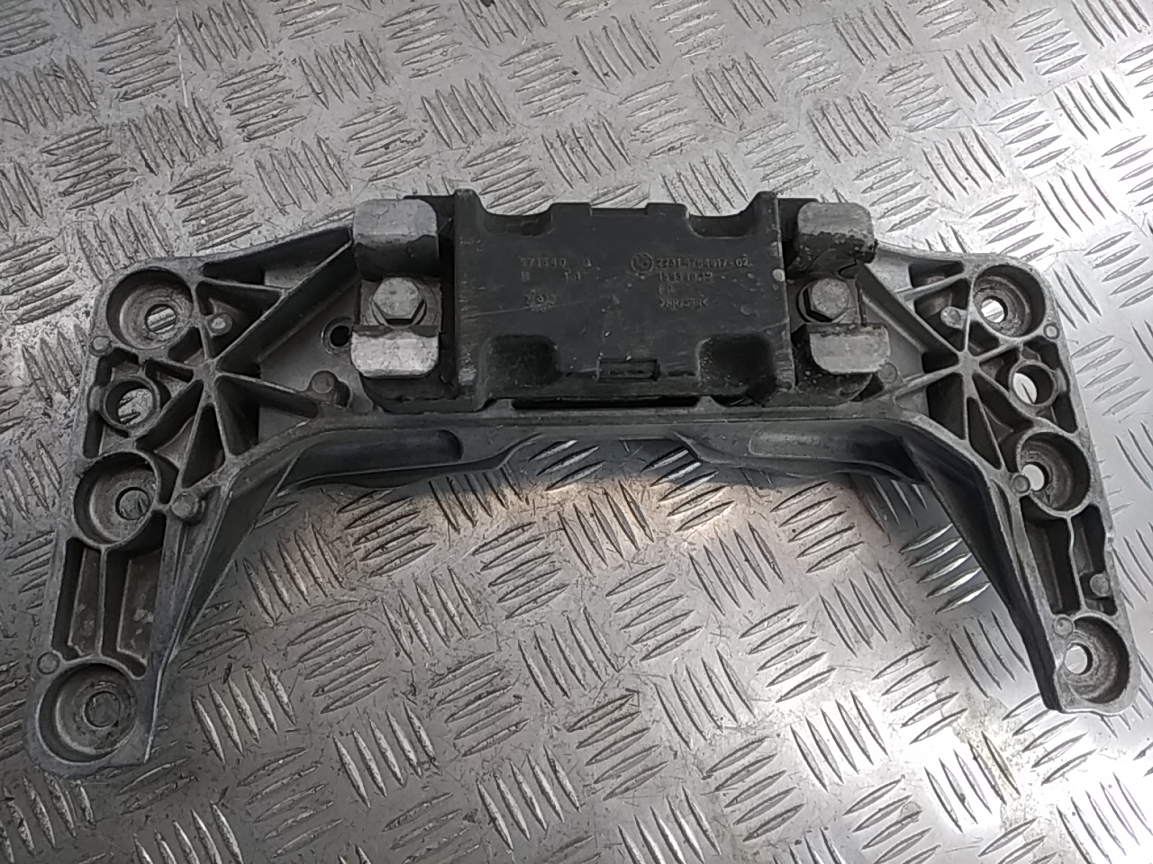 Опора двигателя