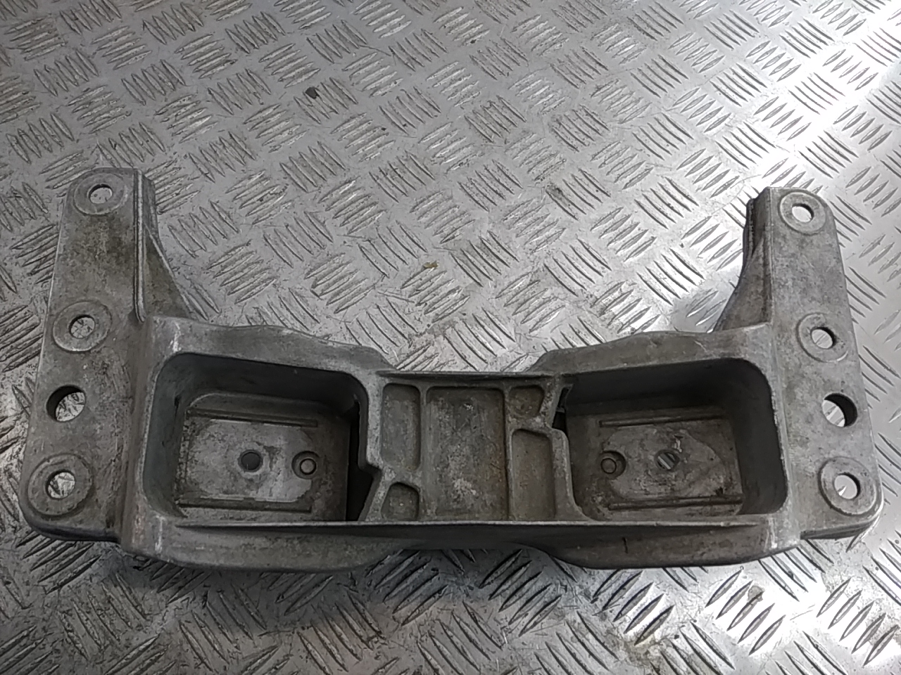 Опора двигателя