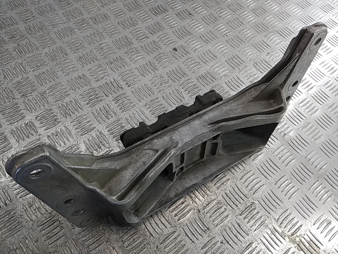 Опора двигателя