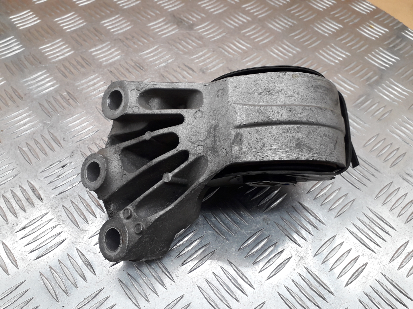 Опора двигателя задняя