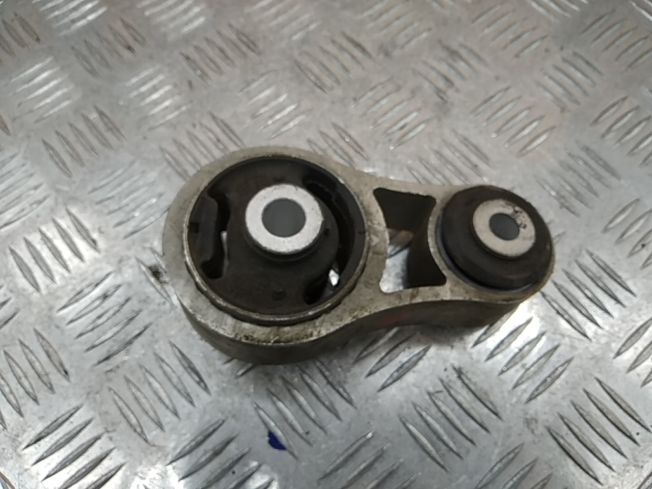 Опора двигателя задняя