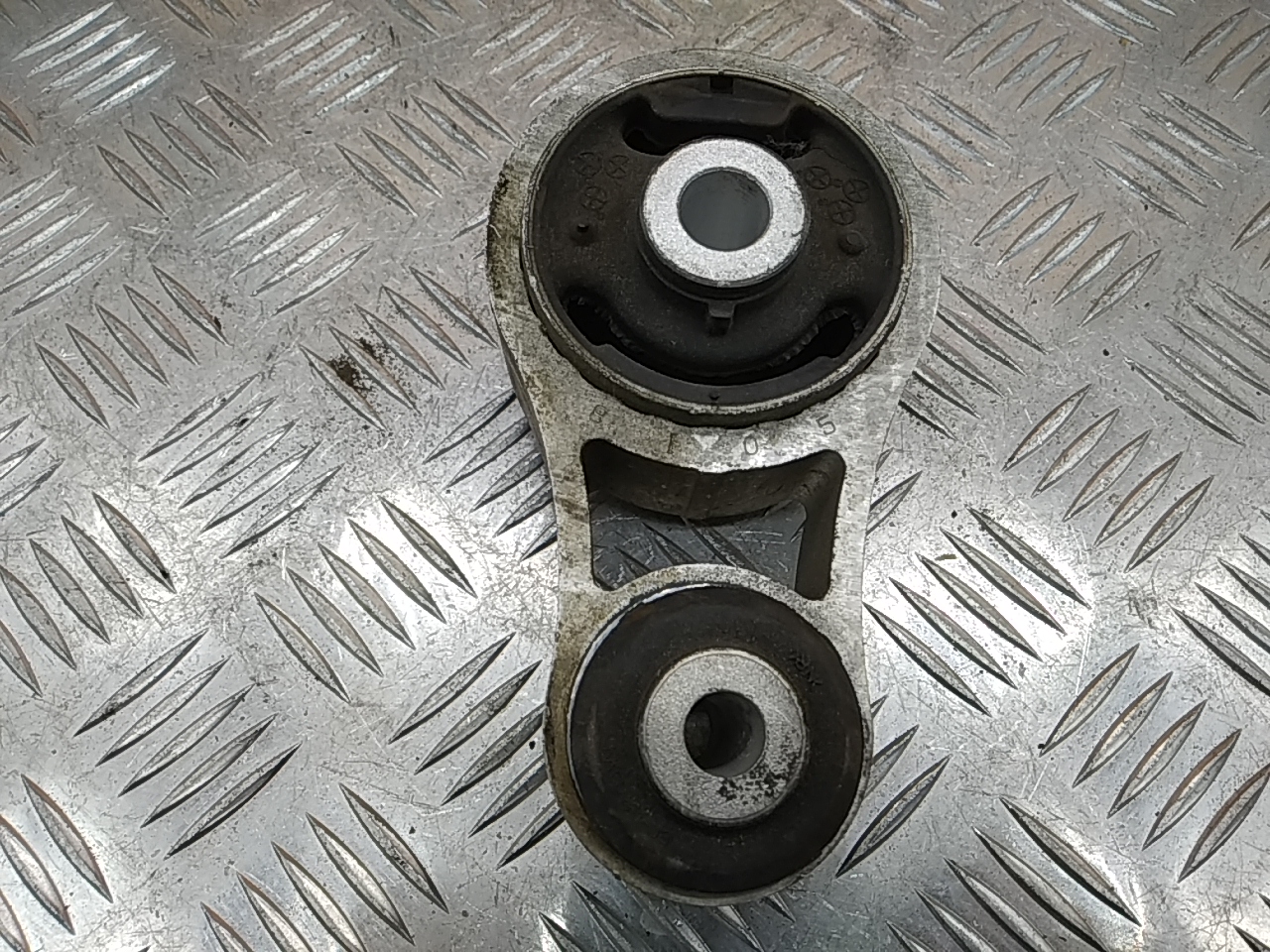 Опора двигателя задняя