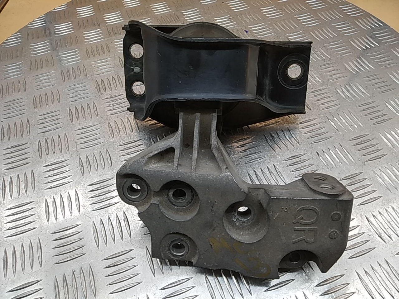 Опора двигателя правая