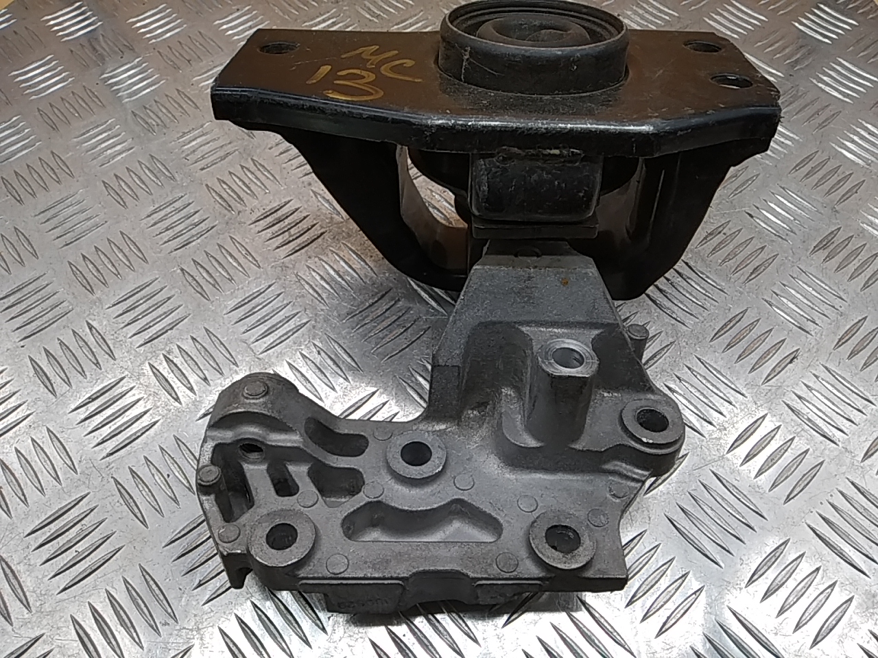 Опора двигателя правая