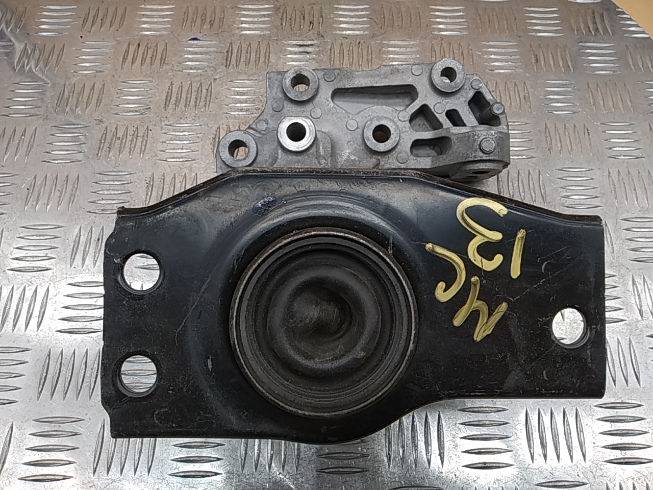 Опора двигателя правая