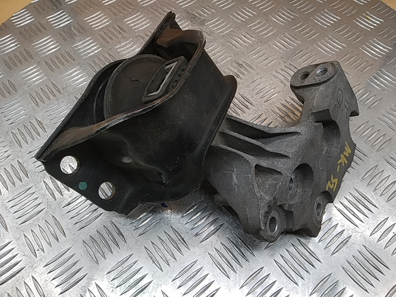 Опора двигателя правая