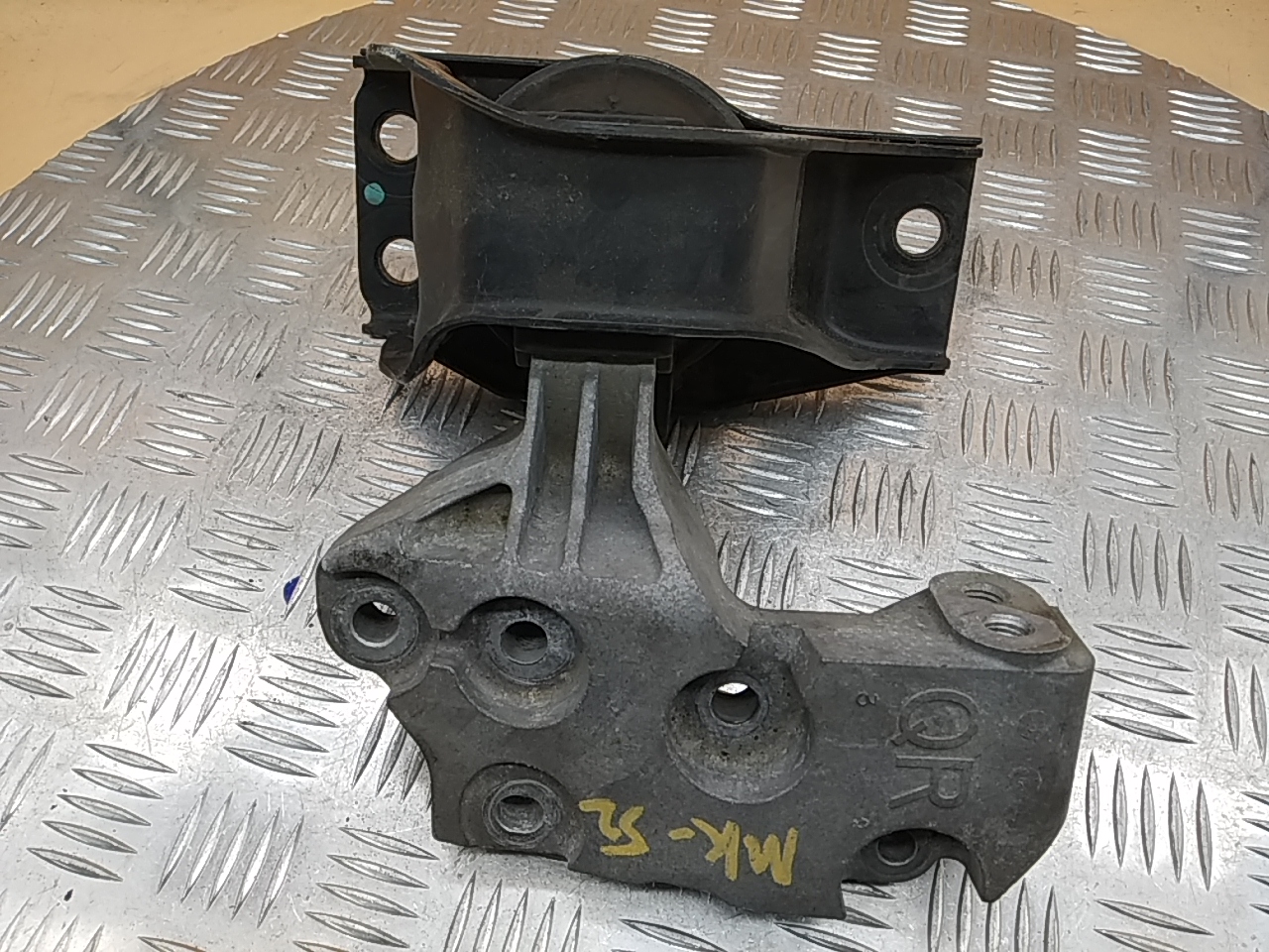 Опора двигателя правая