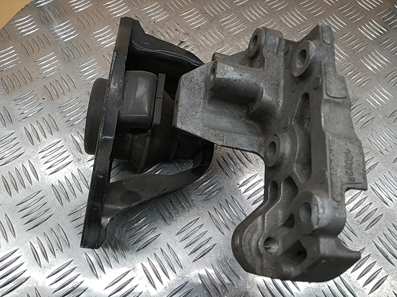 Опора двигателя правая