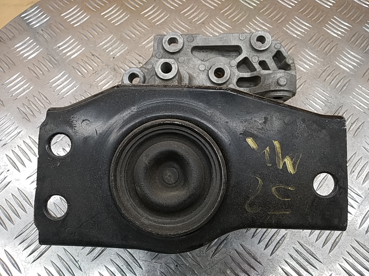 Опора двигателя правая