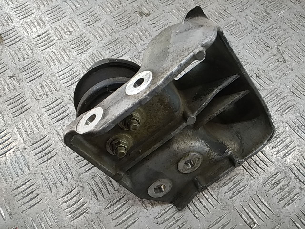 Опора двигателя