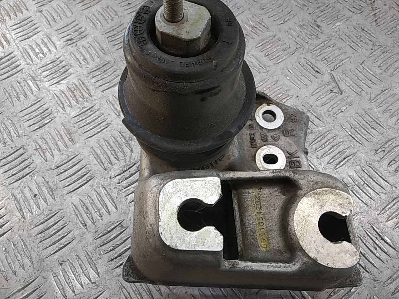 Опора двигателя