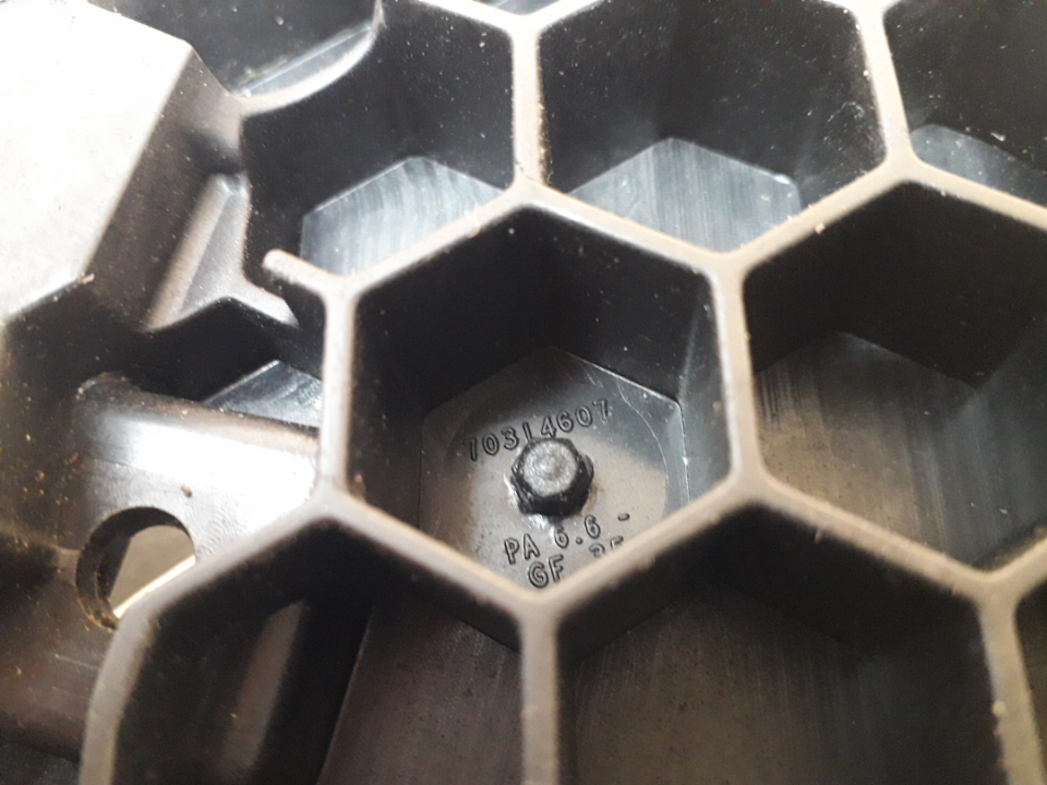 Кронштейн топливного фильтра