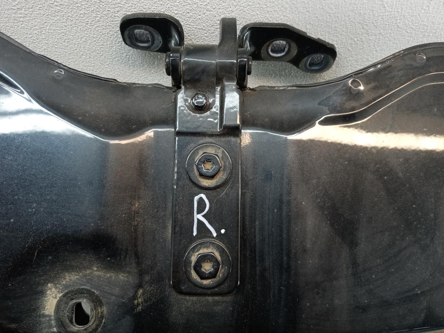 Петля двери багажника верхняя