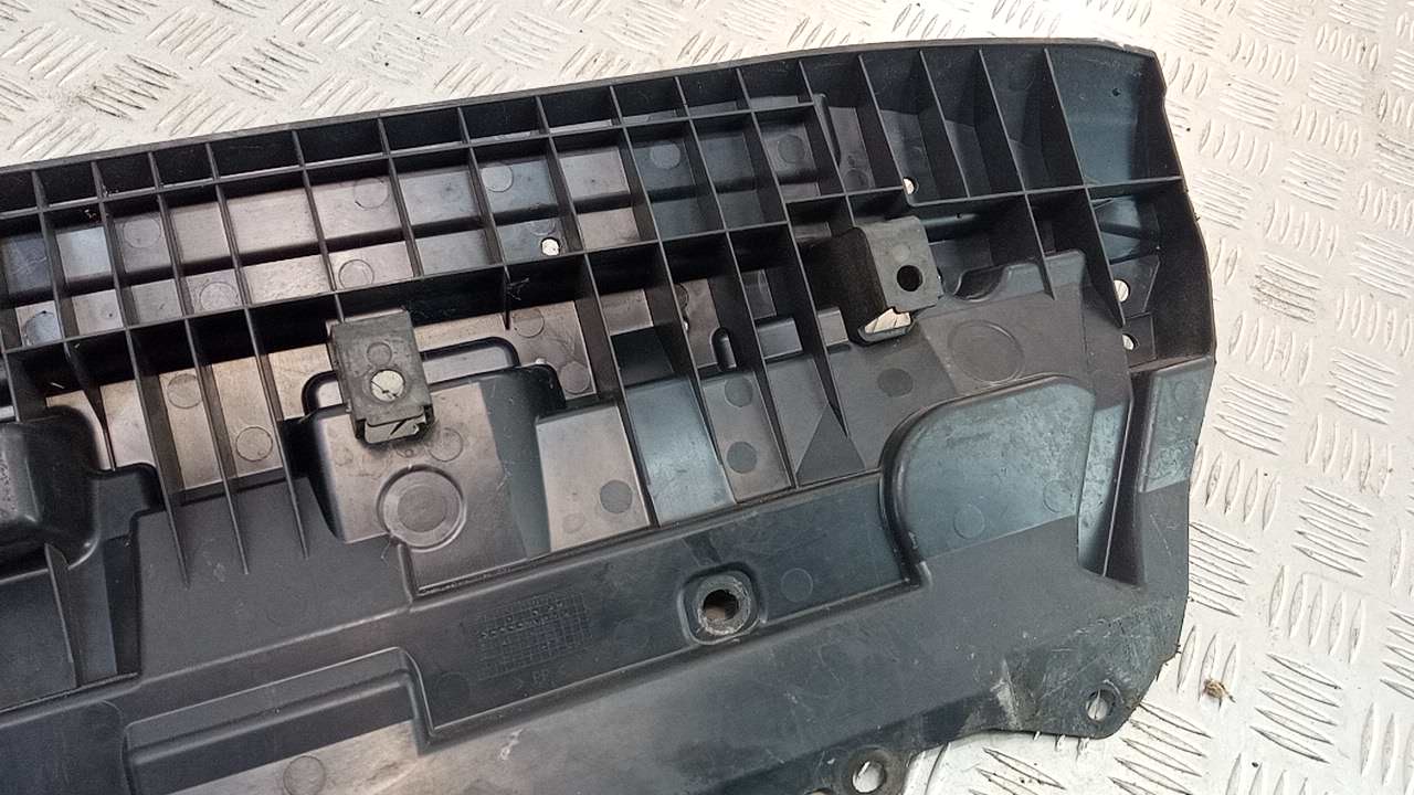 Пыльник переднего бампера