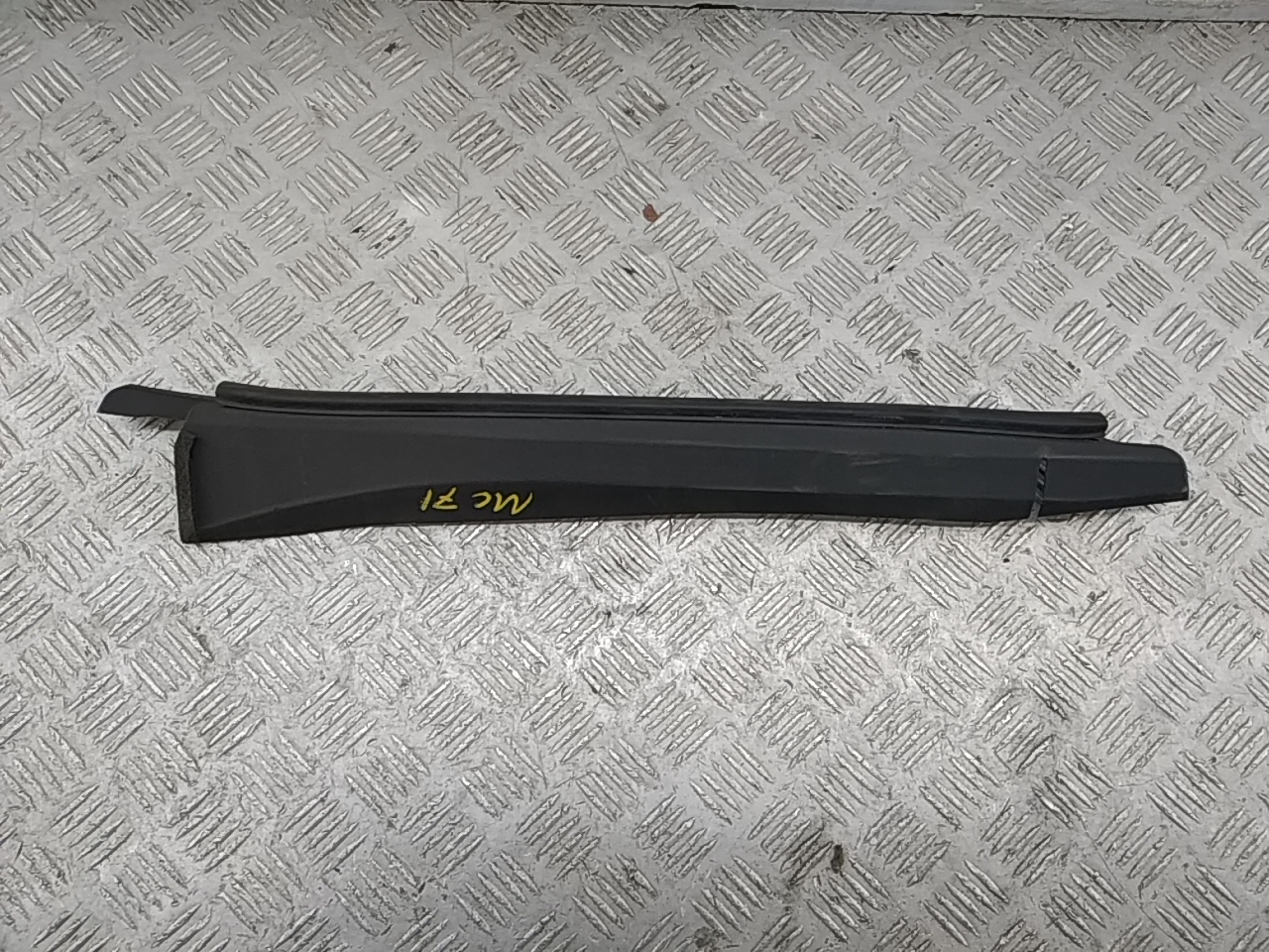 Накладка переднего крыла левого