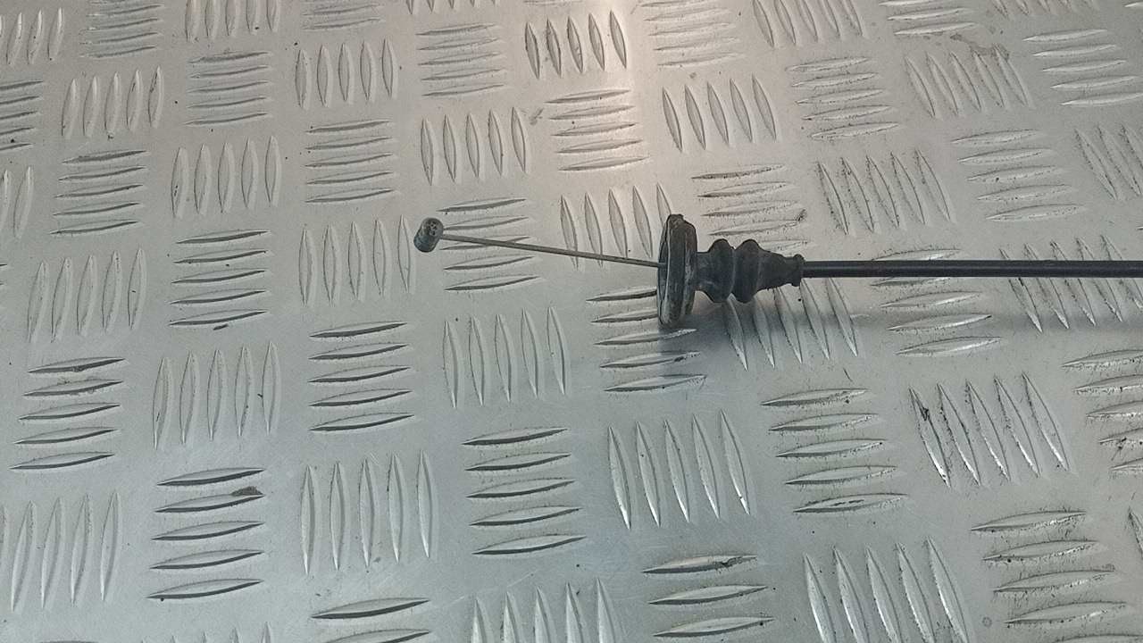 Трос открывания капота