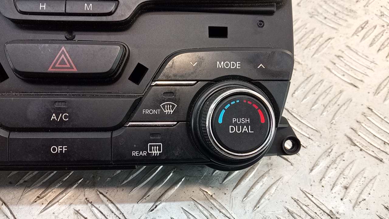 Блок управления климатической установкой