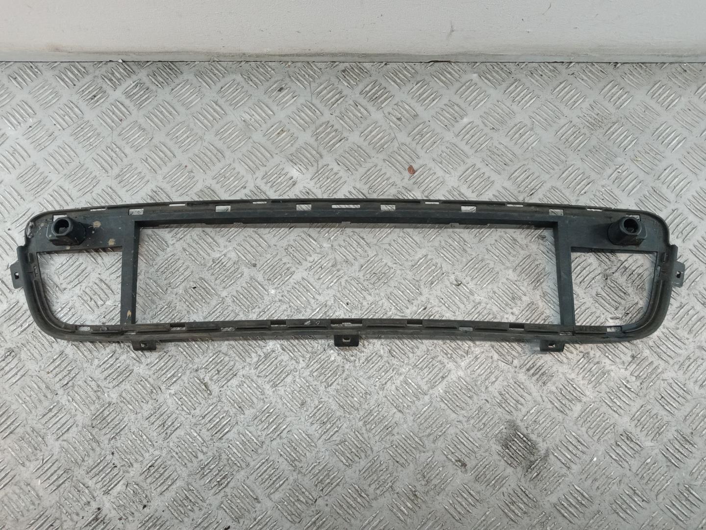 Рамка решетки в бампер