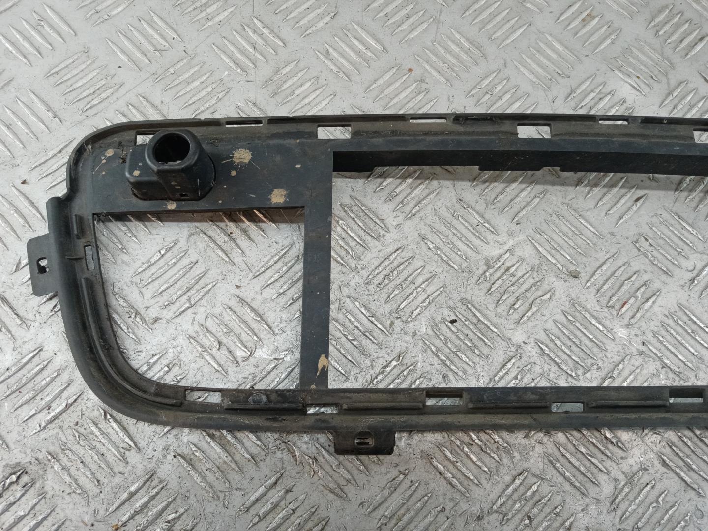 Рамка решетки в бампер