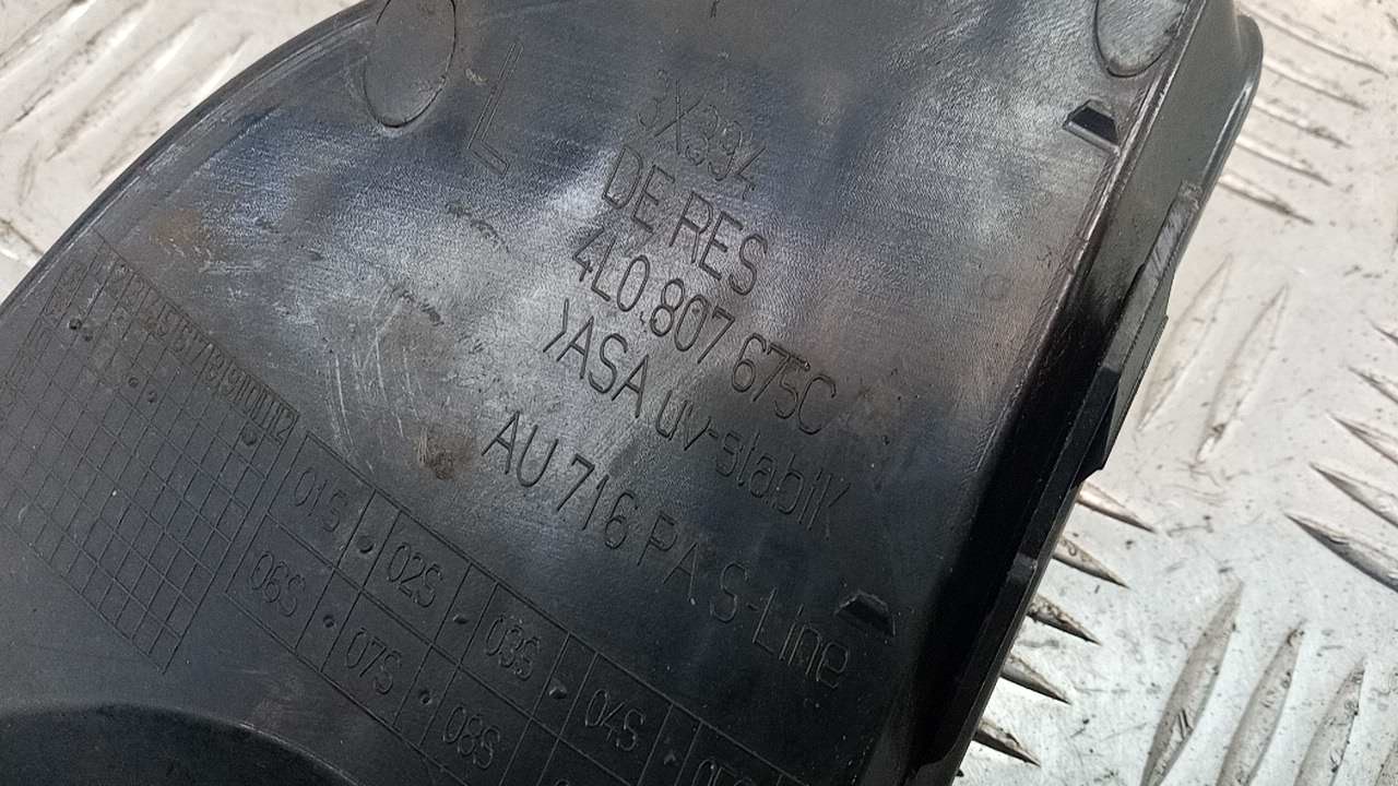 Рамка противотуманной фары левой