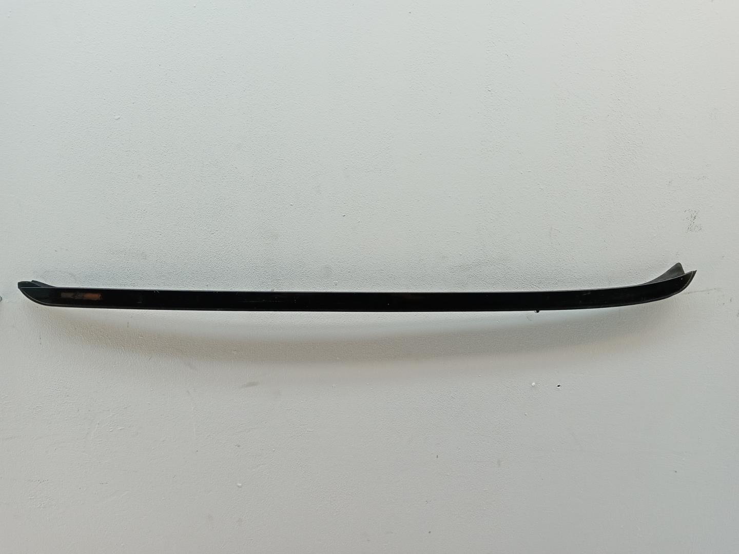 Молдинг лобового стекла