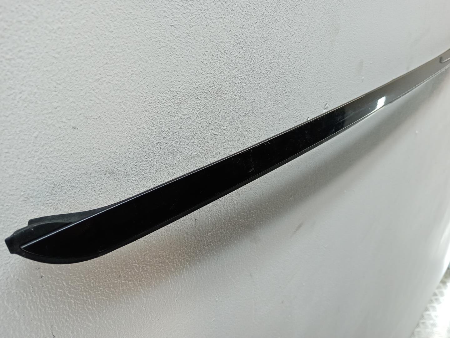 Молдинг лобового стекла