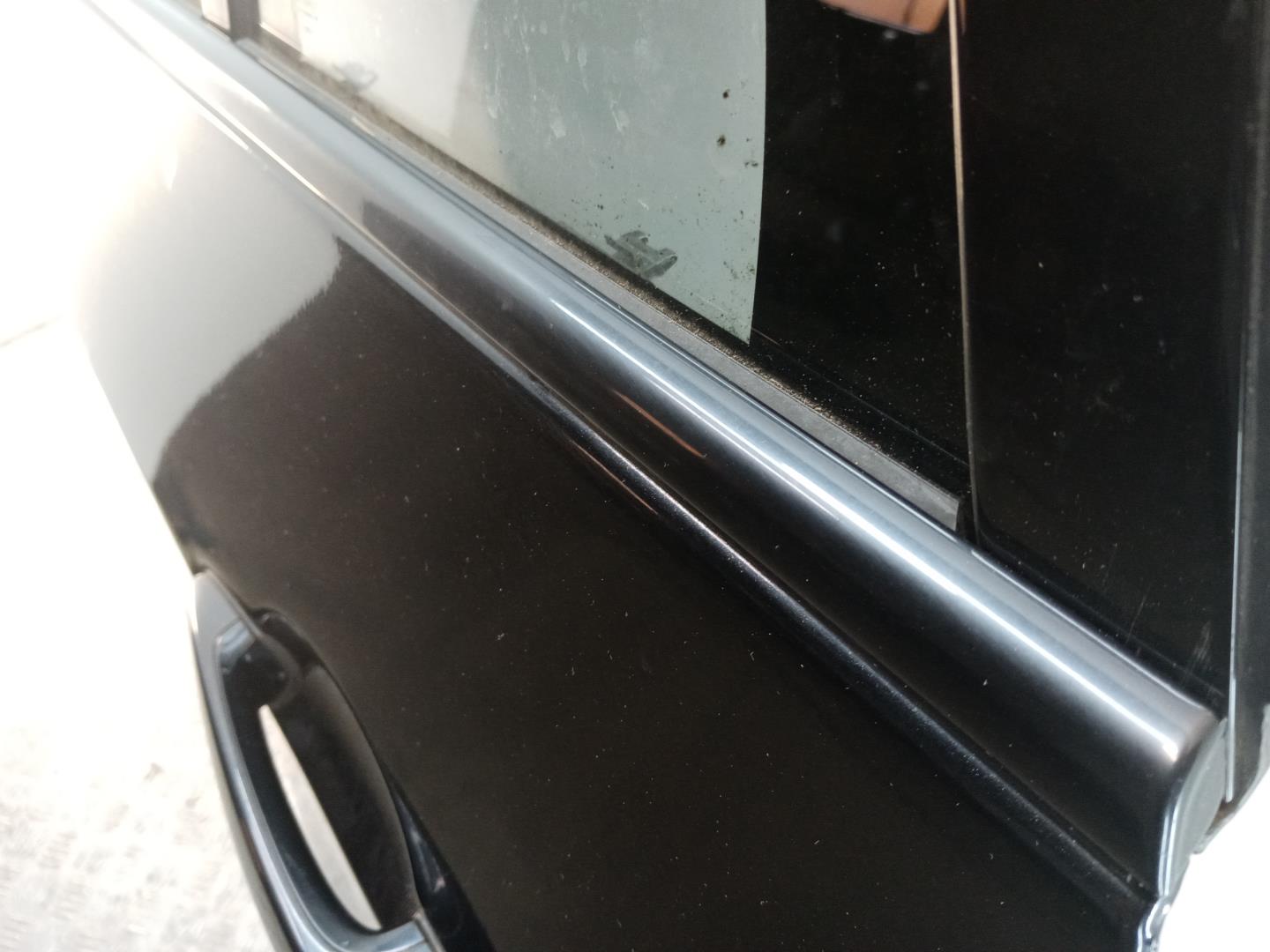 Накладка стекла заднего левого