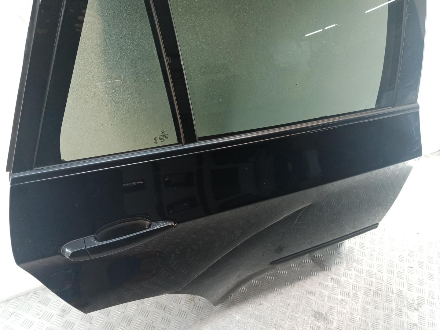 Накладка стекла заднего правого