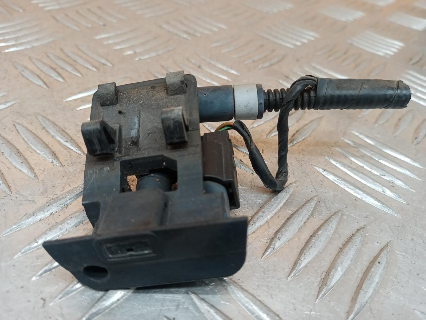 Форсунка омывателя лобового стекла