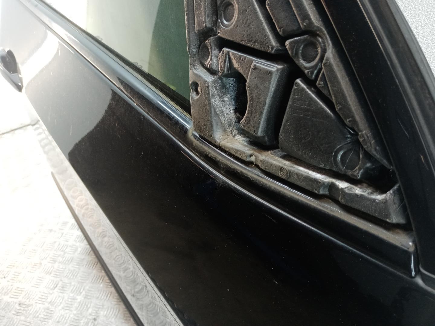 Накладка стекла переднего правого