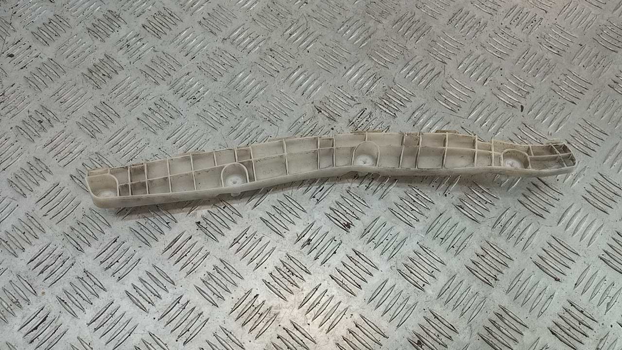 Направляющая заднего бампера правая