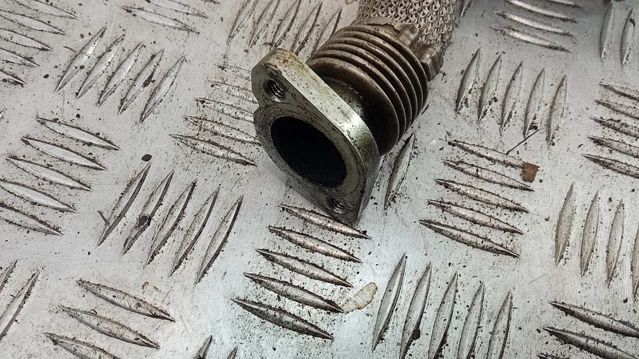 Трубка картерных газов