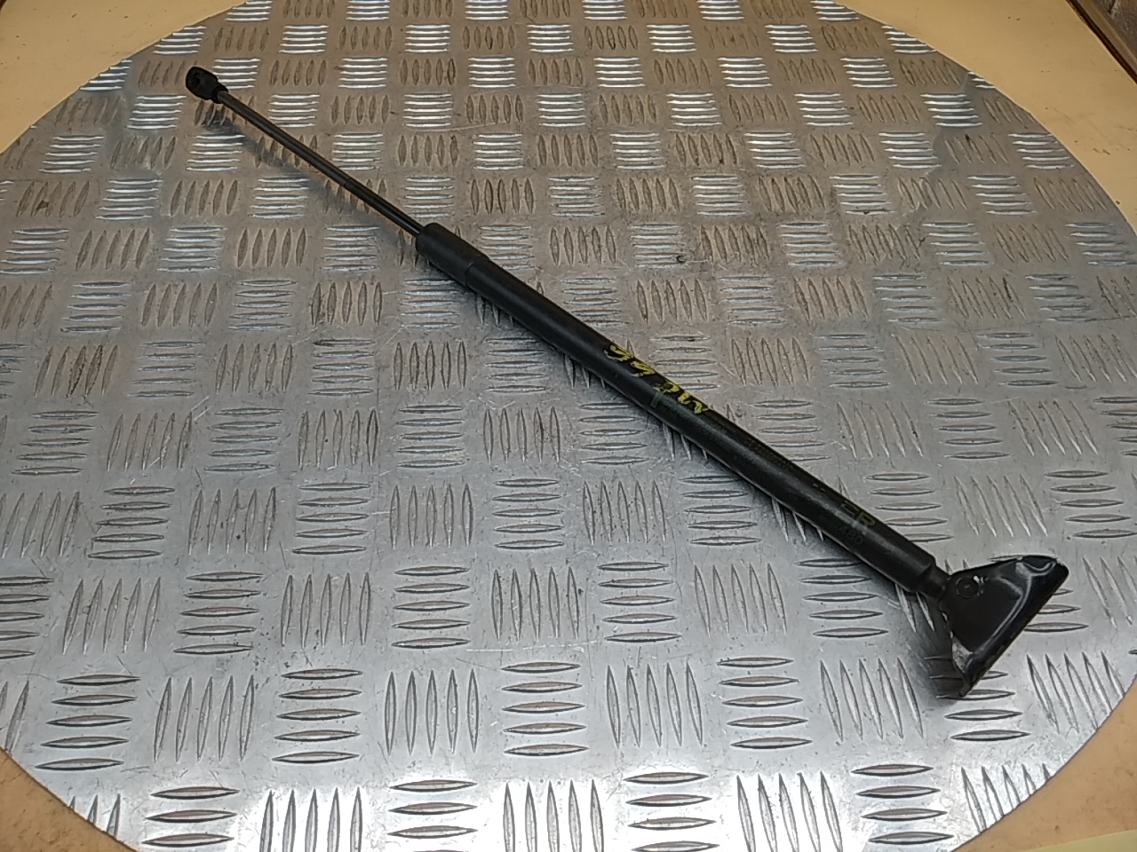 Амортизатор двери багажника