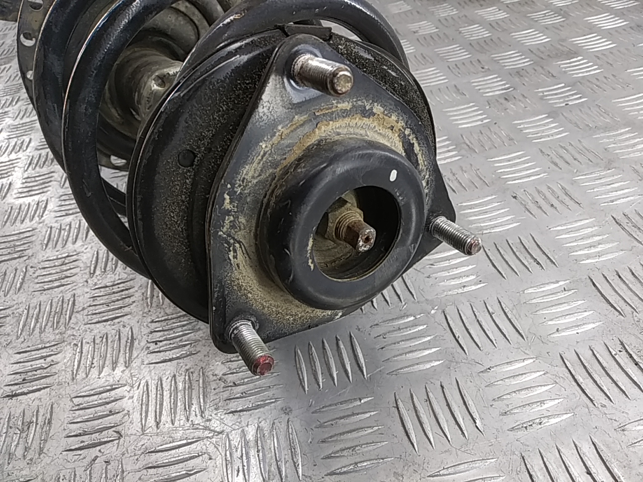 Опора переднего амортизатора