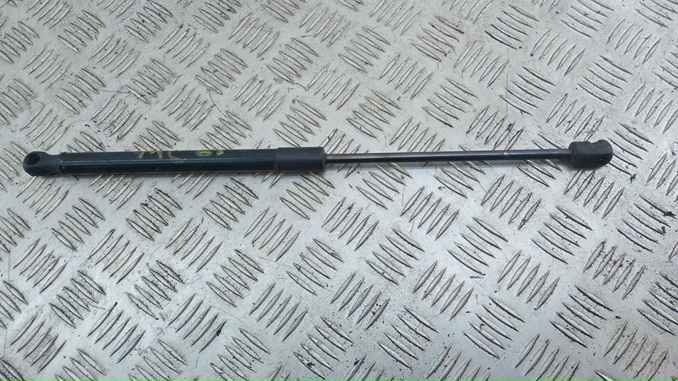 Амортизатор капота