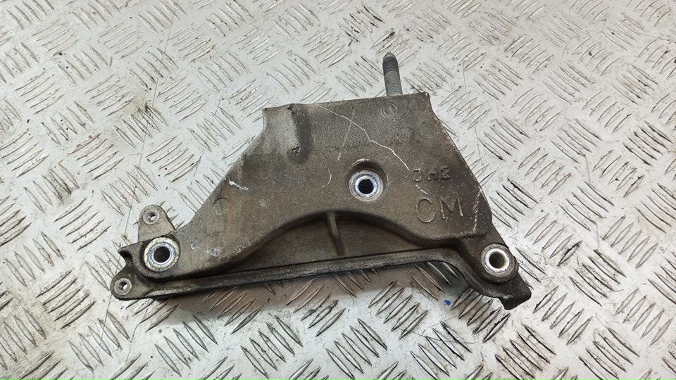 Кронштейн двигателя