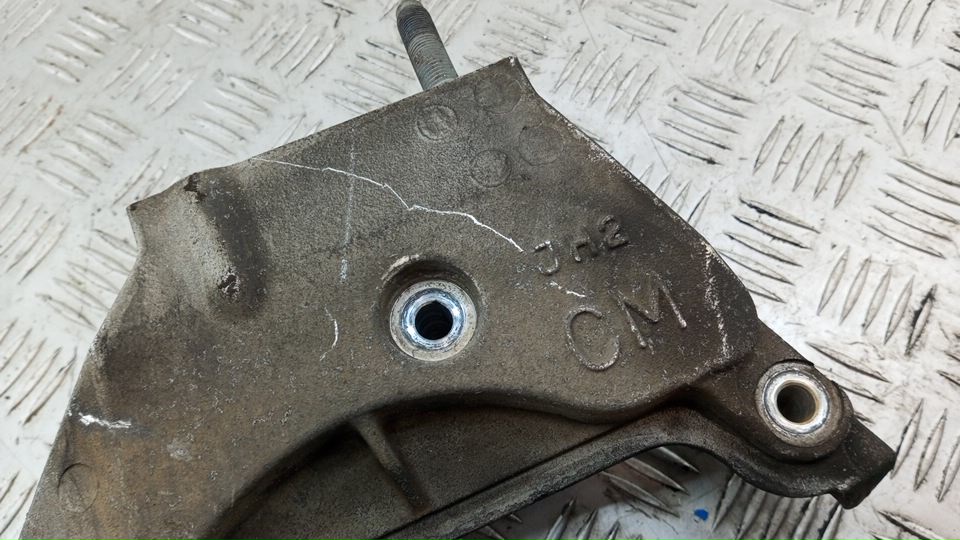 Кронштейн двигателя